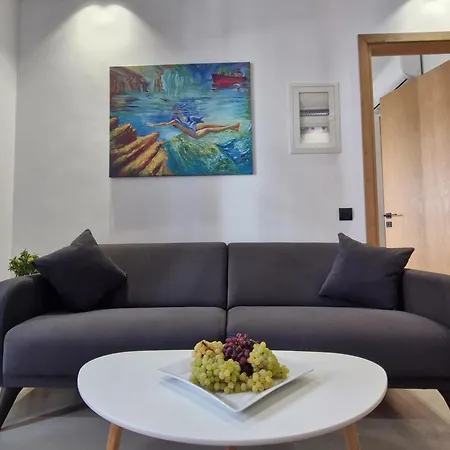 Apartment 10 Boutique *