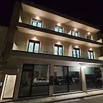 10 Boutique Apartment *