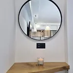 10 Boutique Apartment *