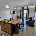 10 Boutique Apartment