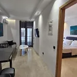 10 Boutique Apartment *