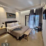 10 Boutique Apartment *